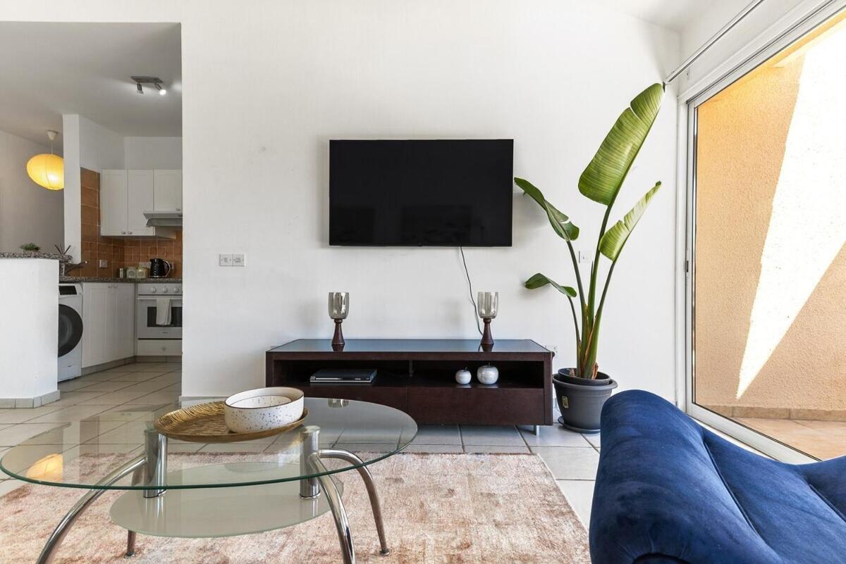 Limnaria Gardens Beautiful Apartment By Vichy Paphos Exterior foto